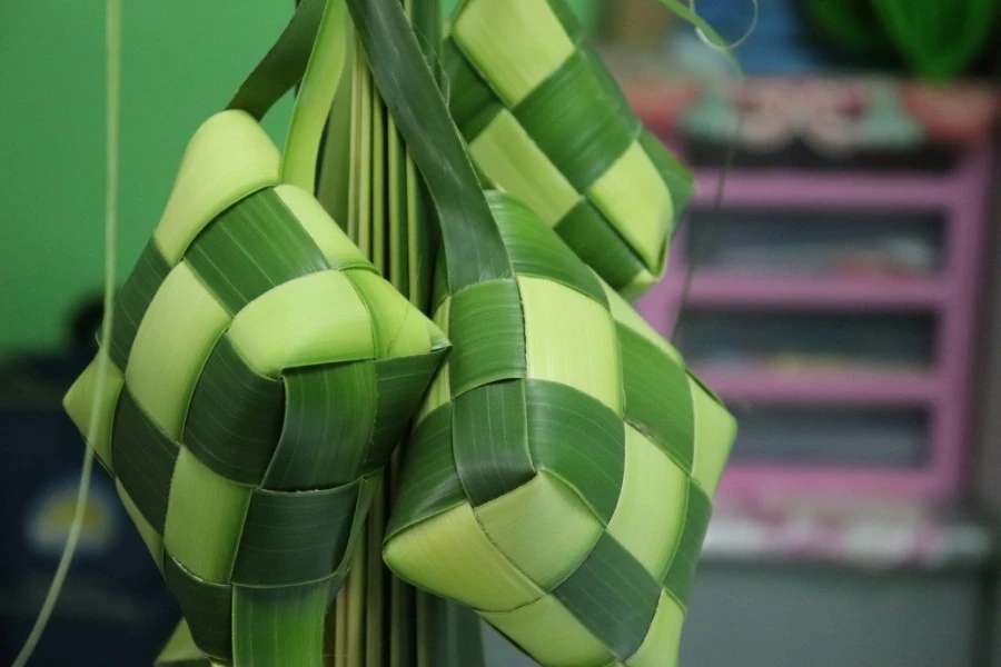 bisnis di bulan ramadhan - ketupat